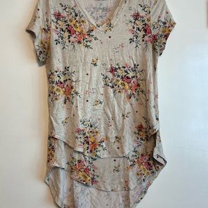 Latched Mama Printed V-Neck Nursing Tee 2.0 (Medium, Oatmeal Bouquet)